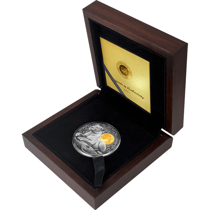Stříbrná pozlacená mince 2 Oz Lvice 2021 Antique Standard