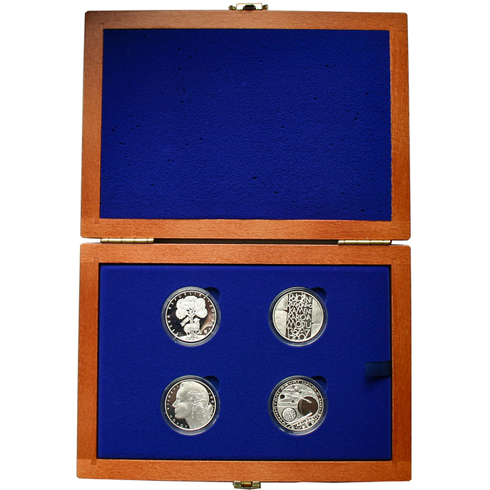 Sada stříbrných pamětních mincí roku 2007 v dřevěné krabičce Proof