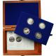 Sada stříbrných pamětních mincí roku 2005 v dřevěné krabičce Proof